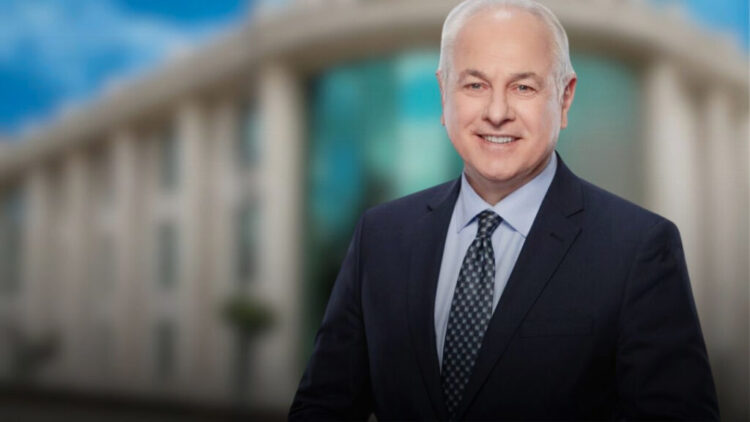 Suçlamalar arasında kişisel harcamalarını cebinden yapması da yer aldı