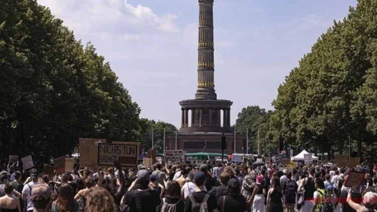 Müslümanlar ve siyahilerin yüzde 61’i düzenli ayrımcılığa uğruyor