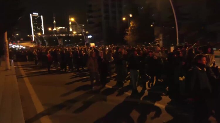 ODTÜ’lü öğrencilerin İmamoğlu protestosuna biber gazlı müdahale