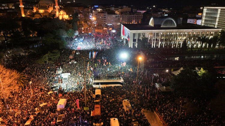 Saraçhane’de “Çözüm sokakta, sandıkta değil” sloganları yükseldi