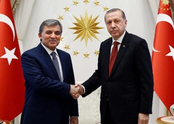 Eski Cumhurbaşkanı Abdullah Gül: Bize yapılanlar İmamoğlu’na da yapılmamalı