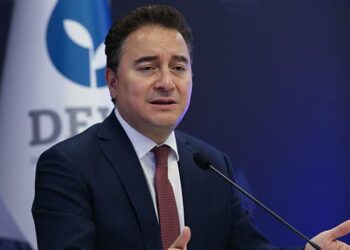 Babacan: Adeta bir darbe teşebbüsüdür
