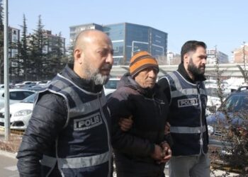 Beyin cerrahını bıçaklayan şahıs: Bana yapay zeka yerleştirdi