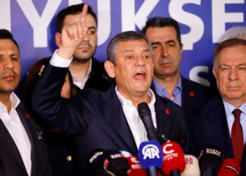 Özel’den bakanlara ‘sokak’ yanıtı