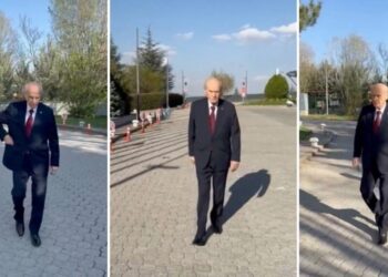Bahçeli’den yeni görüntü: “Hele durma yürü sen, daha yolun yarısı var”