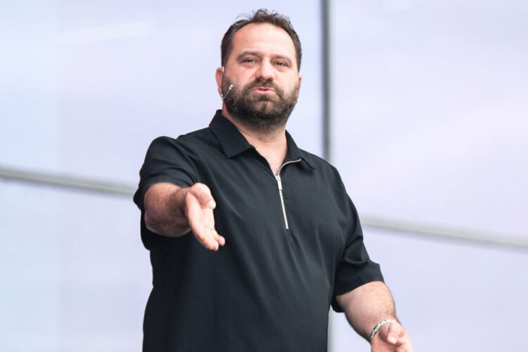 ‘Boykot’un hedefindeki Gökhan Ünver, sosyal medya hesabını kapattı