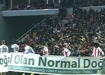 Sağlık Bakanlığı’nın “Doğal Olan Normal Doğum” pankartına Sivasspor’un yıldız isminden yanıt