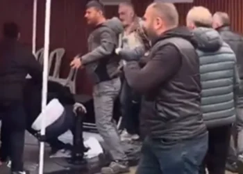 Trabzon’da CHP’nin standına bıçaklı saldırı: 1 kişi yaralandı