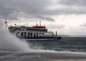 Kuzey Ege’de feribot seferlerine fırtına engeli