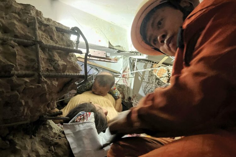 Myanmar’da deprem: Ölü sayısı 2 bin 719’a yükseldi