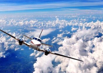 Kaptan tuvalette, yardımcı pilot baygın: Uçak 10 dakika boyunca kontrolsüz uçtu