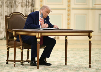 Suudi Arabistan Veliaht Prensi Muhammed bin Selman’dan ABD Başkanı Donald Trump’a dudak uçuklatan taahhüt: “Tarihteki en büyük” savunma anlaşmasını imzaladı