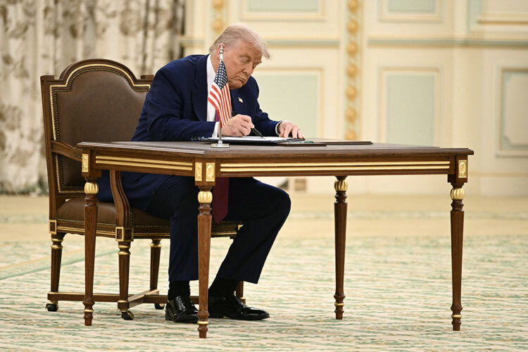 Suudi Arabistan Veliaht Prensi Muhammed bin Selman’dan ABD Başkanı Donald Trump’a dudak uçuklatan taahhüt: “Tarihteki en büyük” savunma anlaşmasını imzaladı