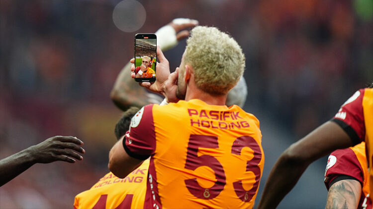 Barış Alper Yılmaz gol sevincinde selfie çekti, sarı kart gördü