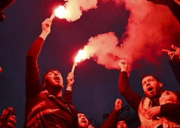 Berlin’deki Galatasaray kutlamasında 33 polis yaralandı