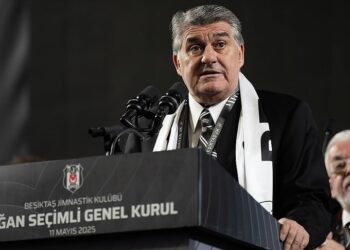 Beşiktaş Kulübünün olağan genel kurulunda Serdal Adalı, yeniden başkanlığa seçildi