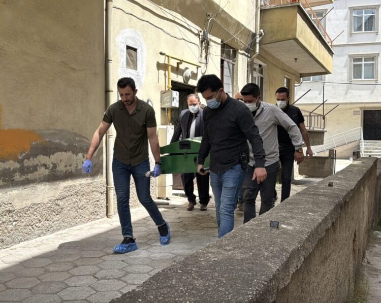 Bozdolabından poşet poşet ceset çıktı