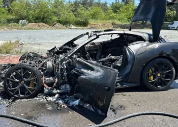 Beşiktaş Başkanı Serdal Adalı’nın oğluna ait otomobil yandı