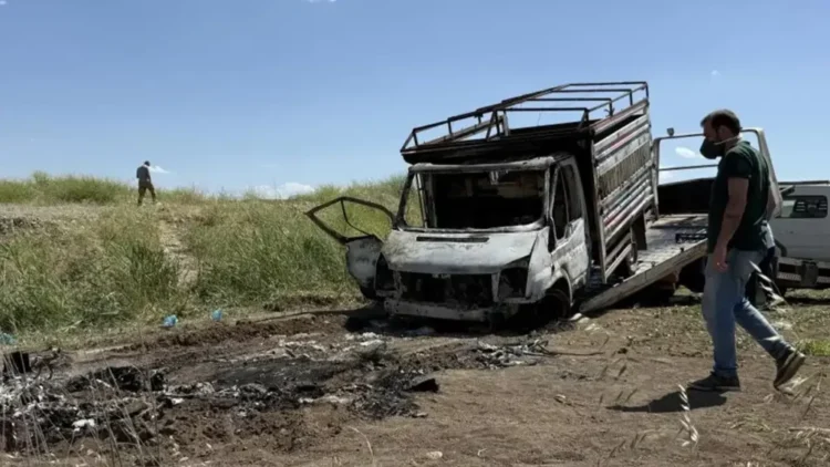 Diyarbakır’da baba-oğulun yanmış cesedi araçta bulundu