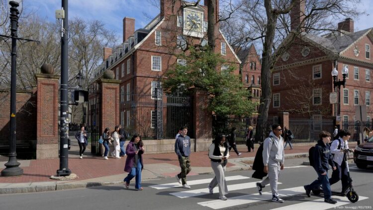 Trump parayı kesti: Elit okullar nasıl finanse ediliyor?