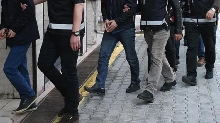 Yarbay, albay ve binbaşı da dahil gözaltına alınan 61 muvazzaf asker tutuklandı