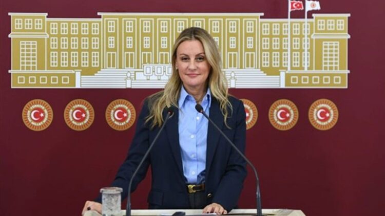 DEVA Partisi’nden istifa eden Seda Kaya Ösen, CHP’ye katıldı