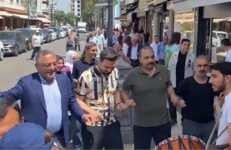 Diyarbakır’da kutlamalar: Sezgin Tanrıkulu halay başı oldu