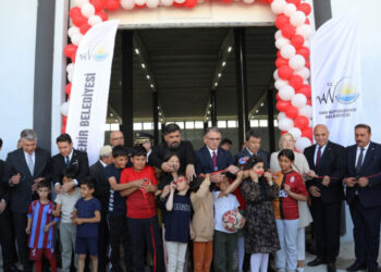 Van kayyımı, 6 aydır faaliyette olan pazarı törenle yeniden açtı