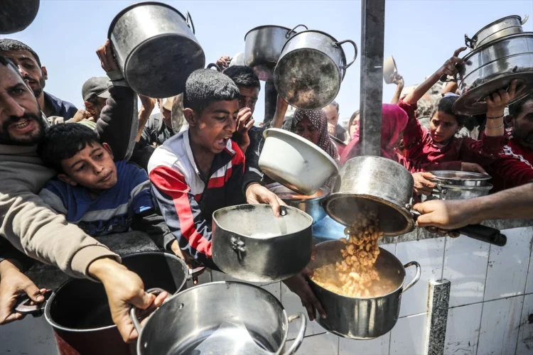Gazze’de kriz derinleşiyor: Yemek ve ekmek pişirmek için malzeme kalmadı