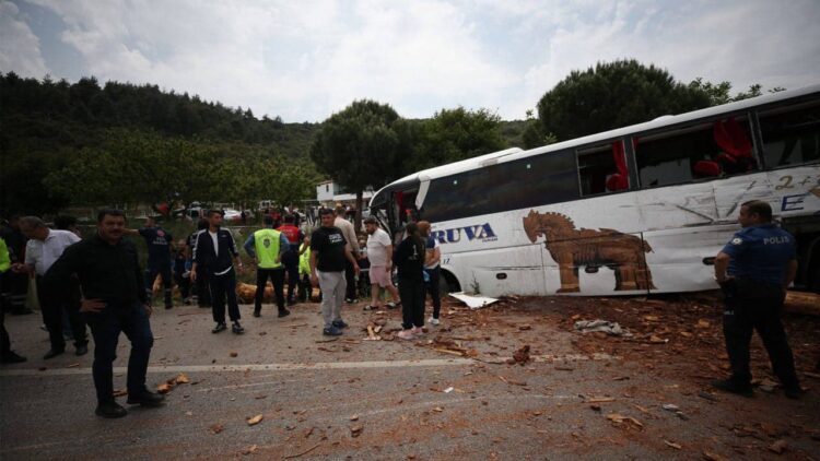 Çanakkale’de trafik kazası: 8 ölü