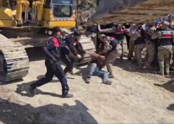 Hatay’da zeytinliklerin gasbı ve direniş sürüyor: Köylülere ters kelepçe
