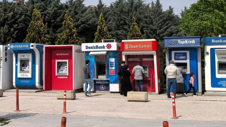 Kamu halka değil kâra çalıştı: Bankaların eli emekçinin cebinde