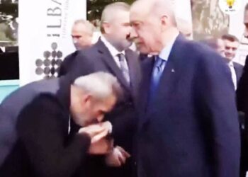 Yavuz Bingöl, Erdoğan’ın elini öptü