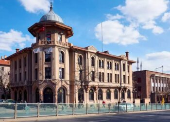 Adı yolsuzlukla anılan Yunus Emre Vakfı’nın yedi yönetici çift maaş alıyormuş