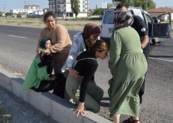 AYT sınavına girmeye giden öğrenciler kaza yaptı: Bir ölü, üçü ağır 10 yaralı