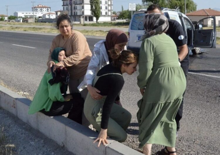 AYT sınavına girmeye giden öğrenciler kaza yaptı: Bir ölü, üçü ağır 10 yaralı
