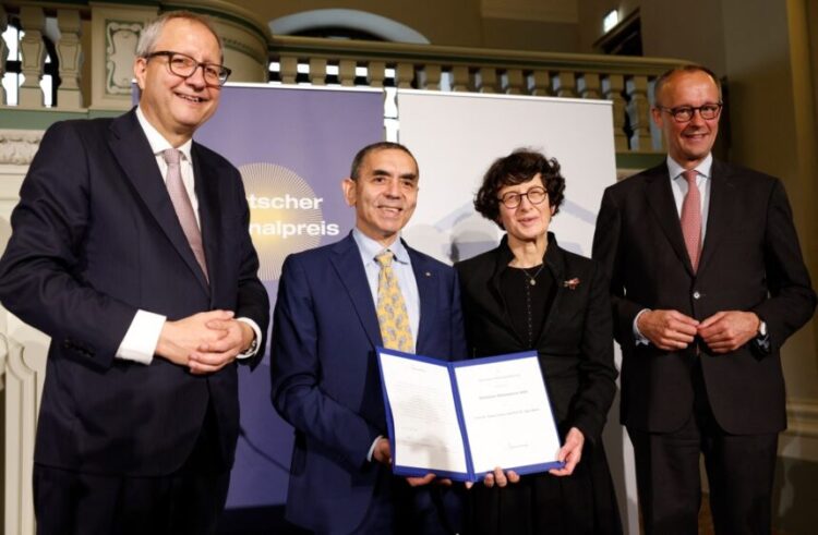 Alman Ulusal Ödülü BioNTech’in kurucuları Türeci ve Şahin’e verildi