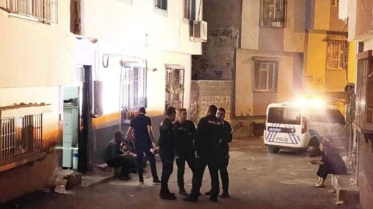 Anne ve 3 yaşındaki kızı kapısı kilitli evde can verdi