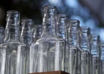 Araştırma: Cam şişede satılan içeceklerde daha fazla mikroplastik tespit edildi