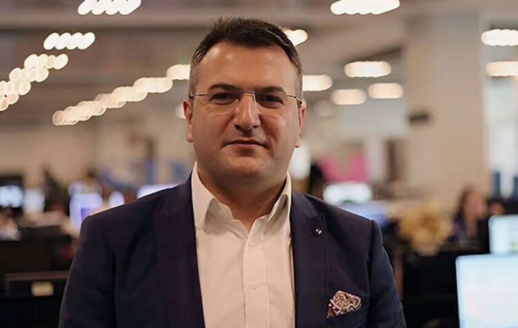 Cem Küçük’ün 20 Euro’luk domatesi sosyal medyayı salladı: “Kasası bile o fiyata değil”