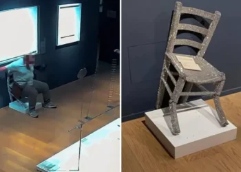 Van Gogh sandalyesi kırıldı: Fotoğraf çekmek isteyen çift heykeli parçaladı