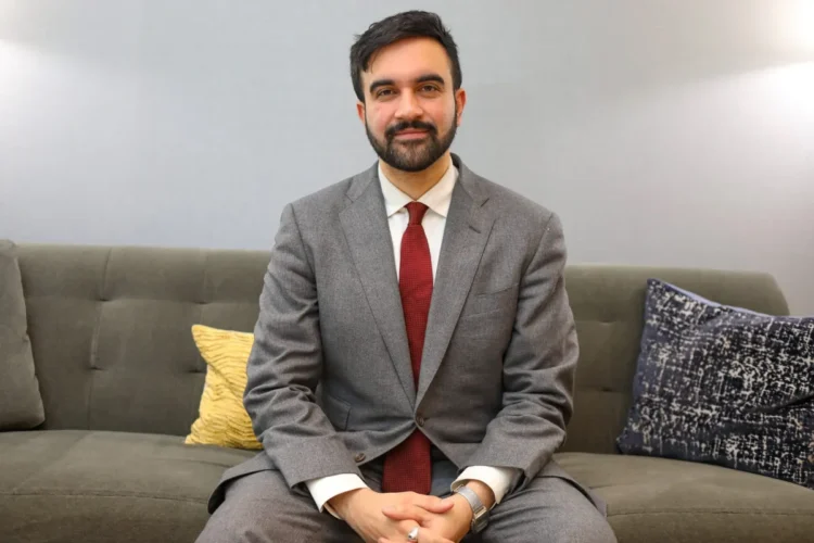 New York’un ilk Müslüman belediye başkanı olmaya aday: Zohran Mamdani