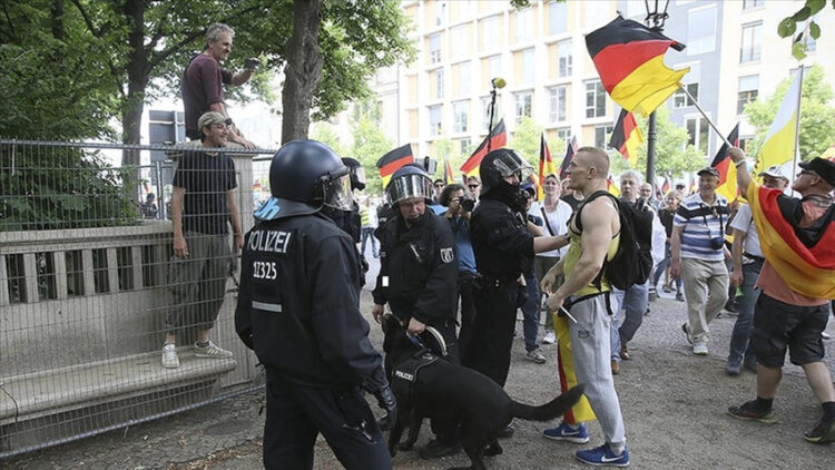 Almanya’da aşırı sağcı suçlar patladı