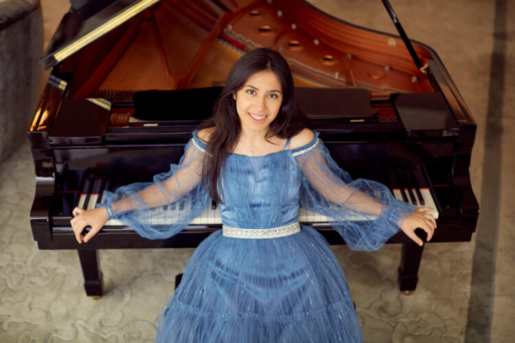 Almanya’da 15 yaşındaki Türk piyanistin büyük başarısı