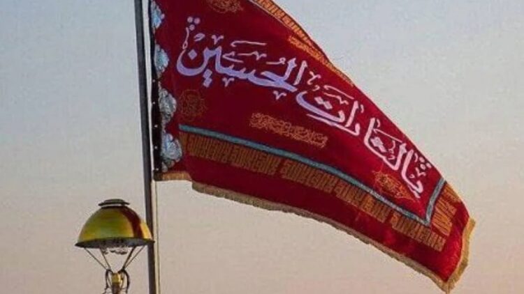 İran’da cami kubbesine “intikam bayrağı” çekildi