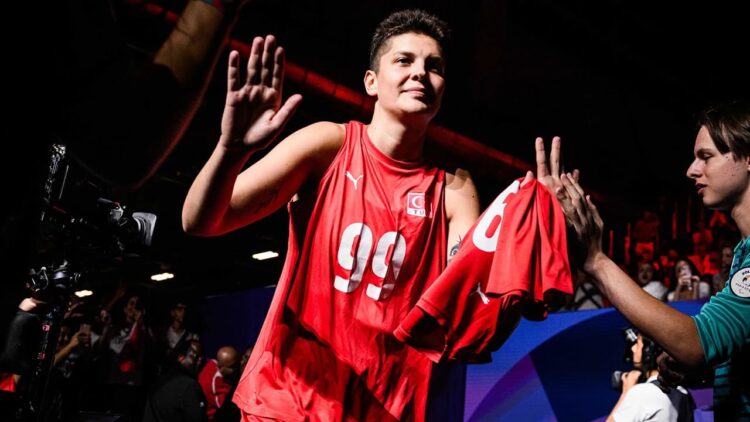 Ebrar Karakurt 4 yıl sonra Türkiye’de