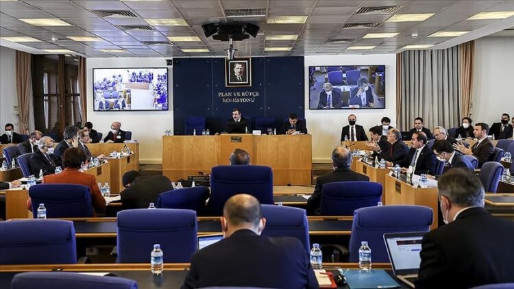 ‘Ekonomi torbasında’ emekli ve asgari ücretli yok