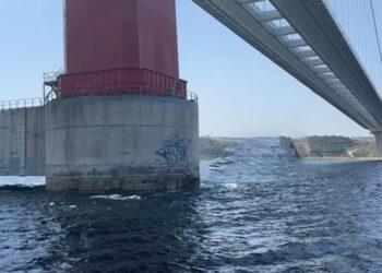 Kamerun bandıralı gemi Çanakkale Köprüsü’ne çarptı