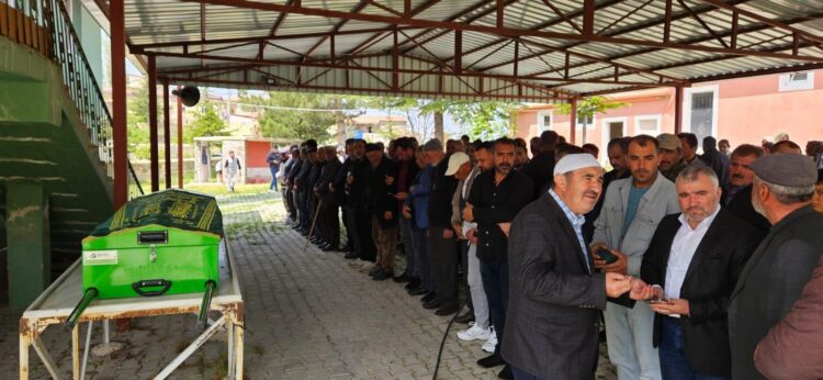 Gazeteci Gökhan Özbek dualarla uğurlandı