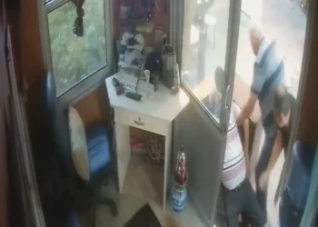 Kalp krizi geçiren arkadaşına yardıma koştu, ikisi birden can verdi